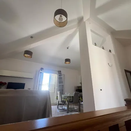 House 卡里尼